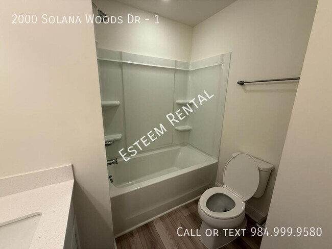 Building Photo - 2000 Solana Wds Dr