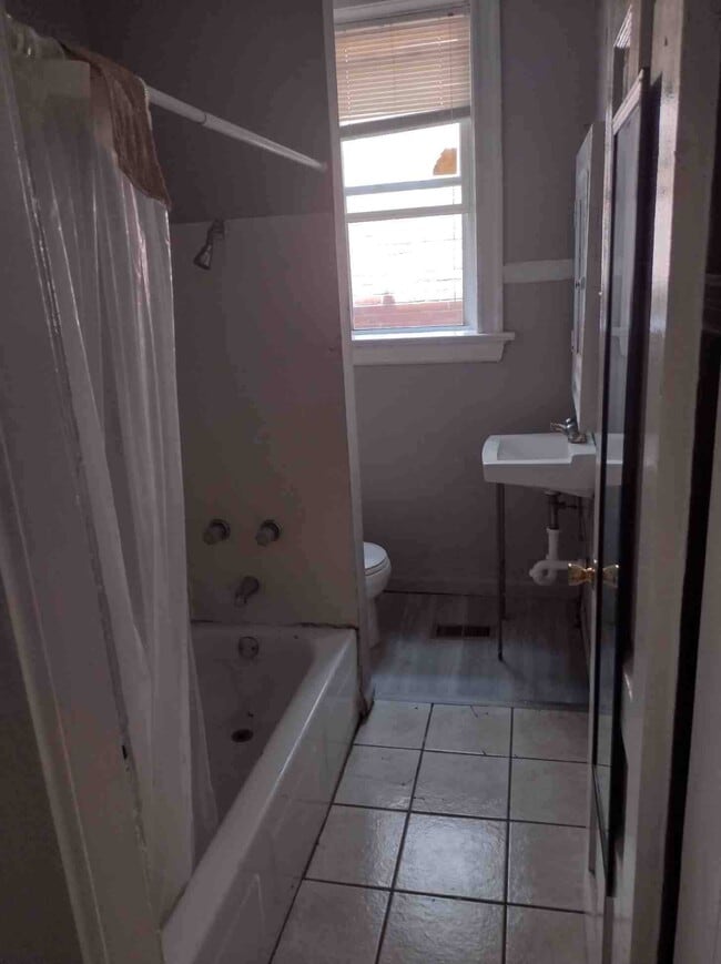 Building Photo - 3109 California Ave