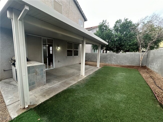 Building Photo - 9551 Green Spruce St