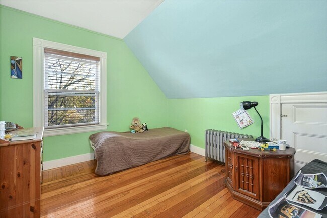 Building Photo - 10 Middle St