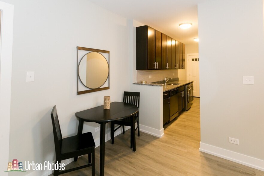 Building Photo - 703 W Brompton Ave