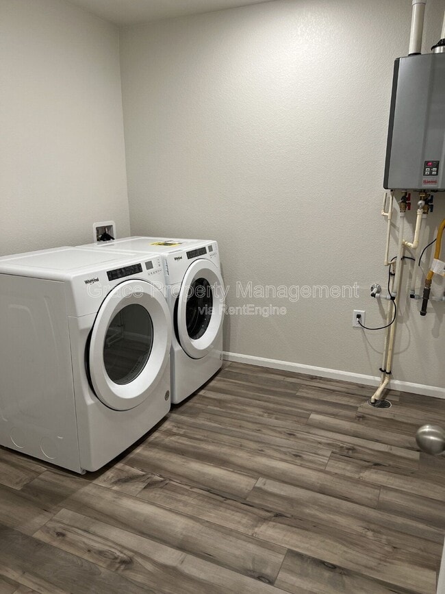 Building Photo - 12232 Creamery St