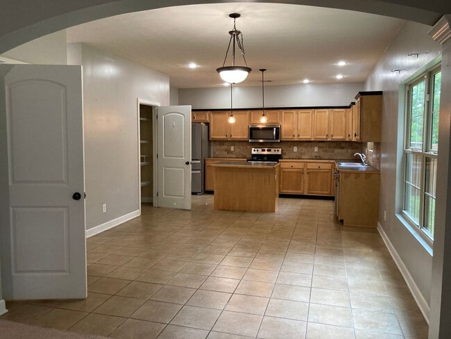 Building Photo - 103 Ashmore Ct