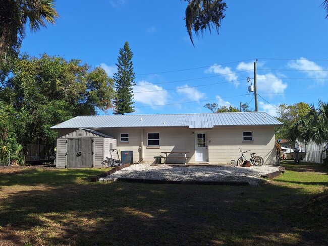 Building Photo - 3BR 2BA EDGEWATER HOME FOR RENT, HALF ACRE...