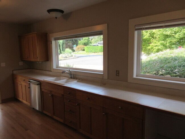 Building Photo - Mid-Century Four Bedroom in Candalaria