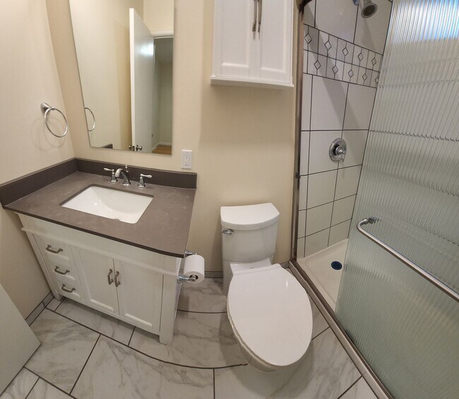 Building Photo - 5 Bedroom 3 bathroom in close proximity to POLY CAMPUS!