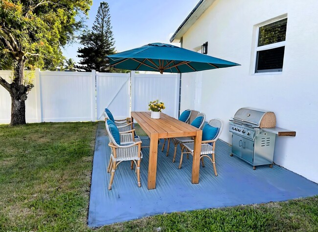 Building Photo - 1335 Lee St