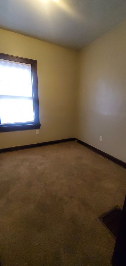 Building Photo - 118 N Quentin Ave