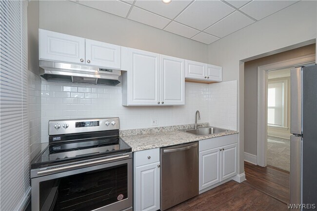 Building Photo - 2148 Main St