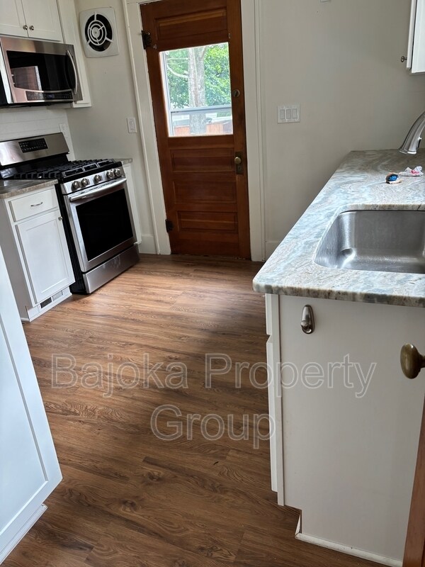 Building Photo - 127 Drace St