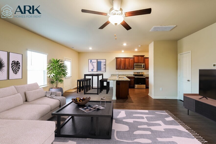 Building Photo - 525 Clover Cir