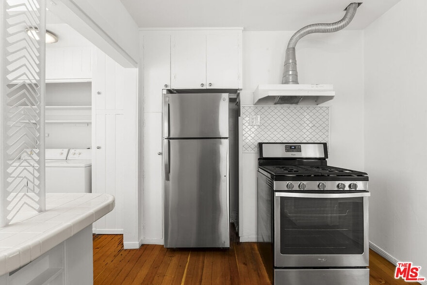 Building Photo - 515 N Kings Rd