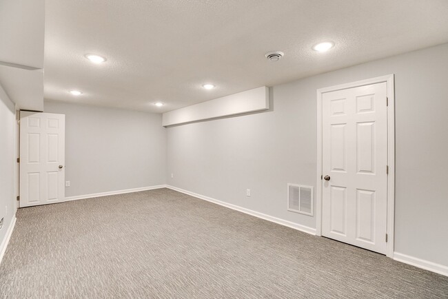 Building Photo - Stunningly Renovated 5-Bed Arden Hills Home.