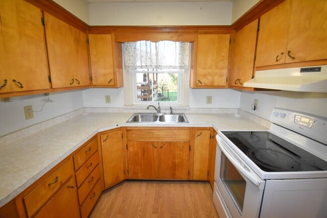 Building Photo - Large Home in Loganton with 1 Car Garage!