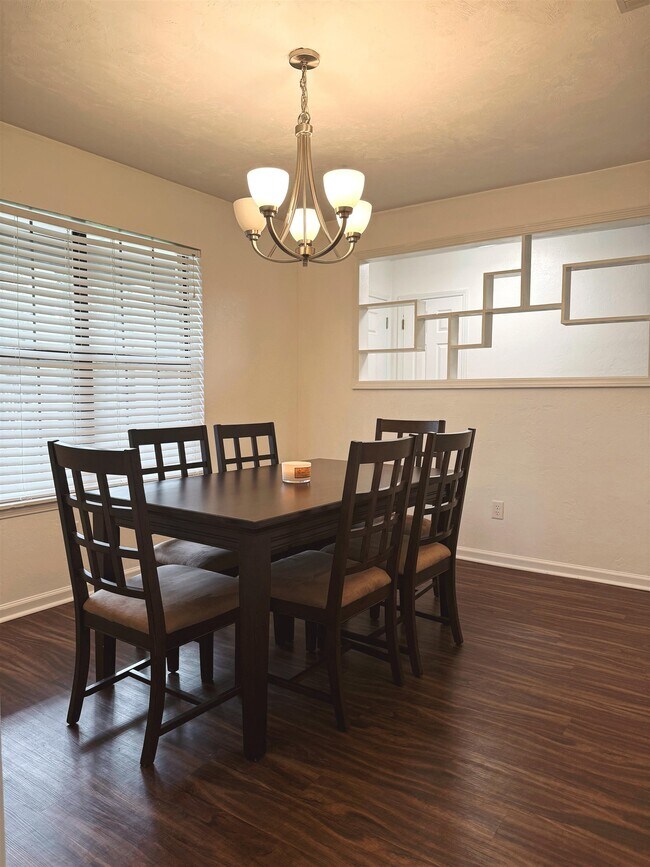 Building Photo - 4728 Pimlico Dr