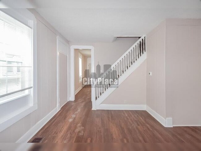 Building Photo - 119 N Grant Ave