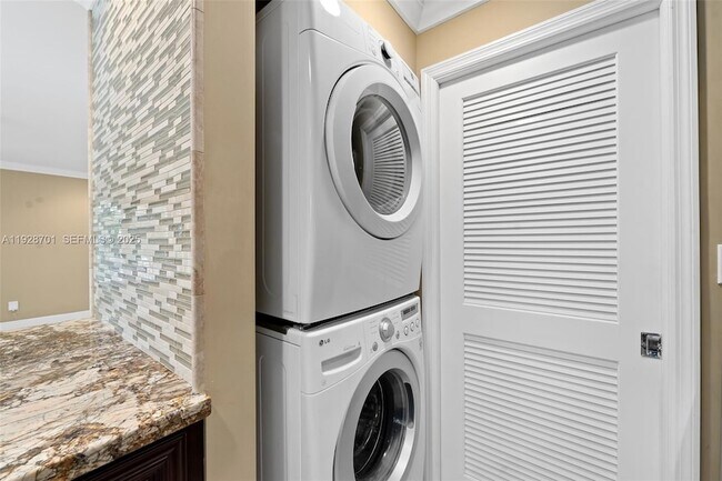 Building Photo - 4213 Bougainvilla Dr