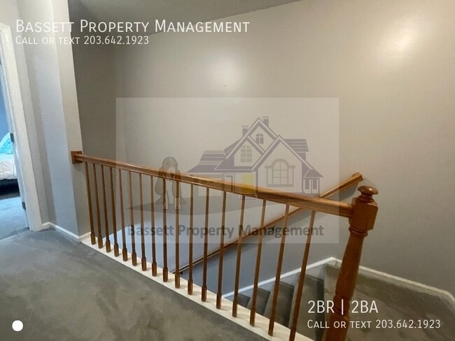 Building Photo - 40 Manorwood Dr
