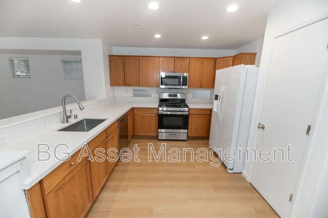 Building Photo - 128 Kingfisher St