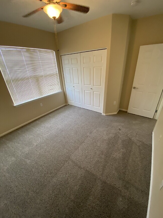 Building Photo - $500 OFF YOUR FIRST MONTHS RENT! Don't Miss This 3BR/ 2BA Condo with 1 car garage @ Creek Side In...