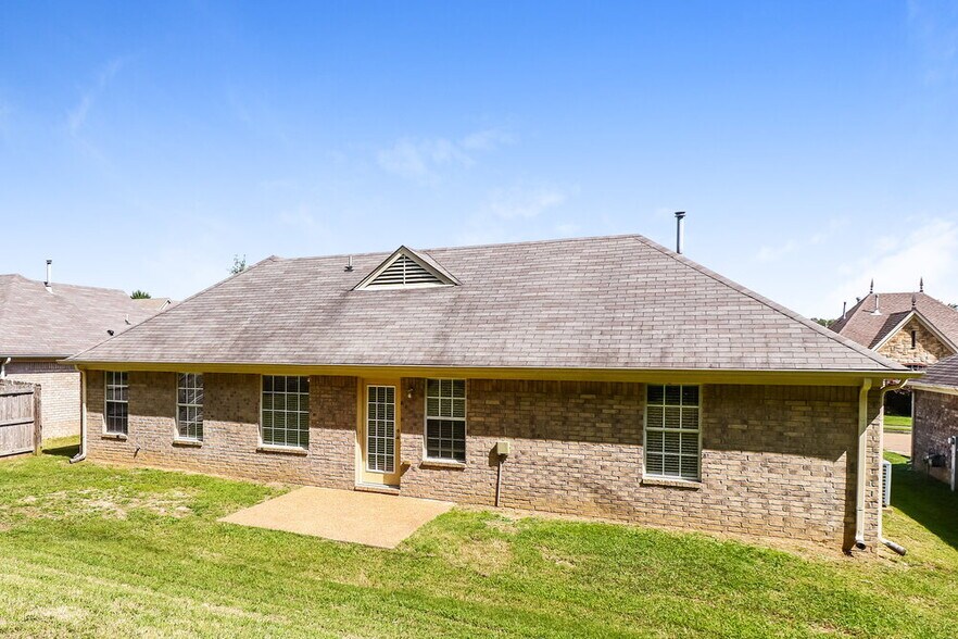 Building Photo - 1481 Lawson Dr