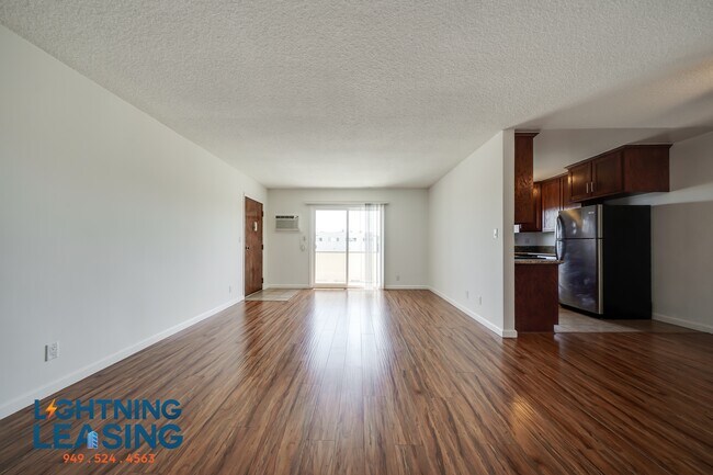 Building Photo - 17348 Burbank Blvd