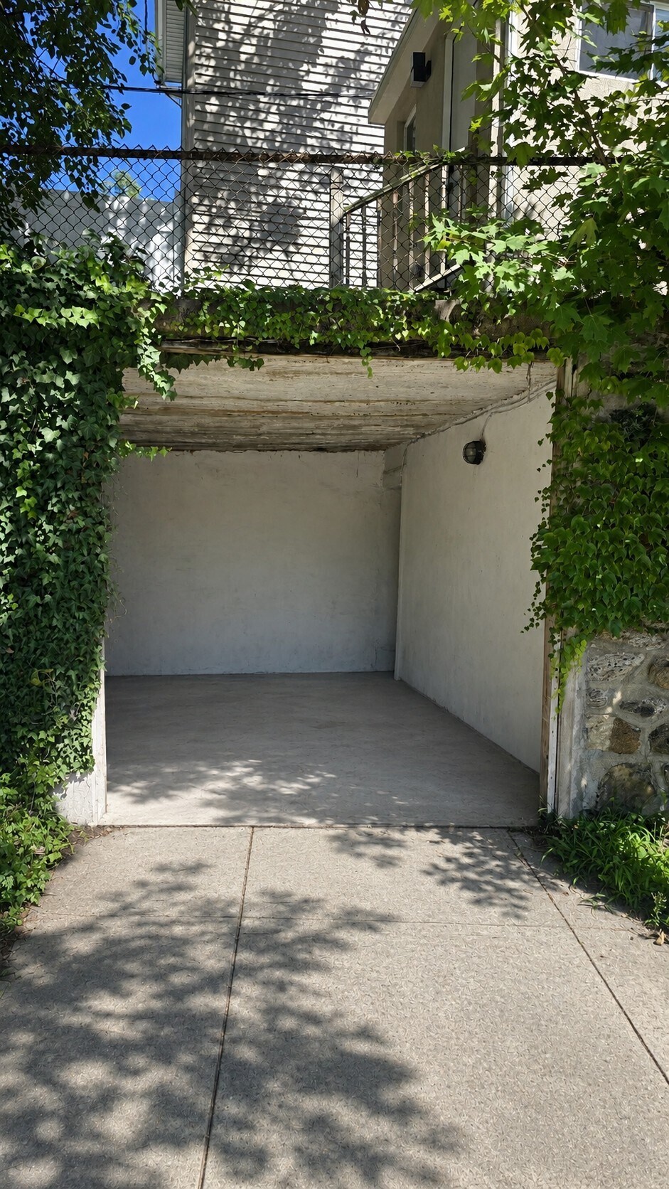 Building Photo - 484 Shurs Ln