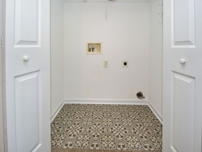 Building Photo - 33 Scott Hollow Dr