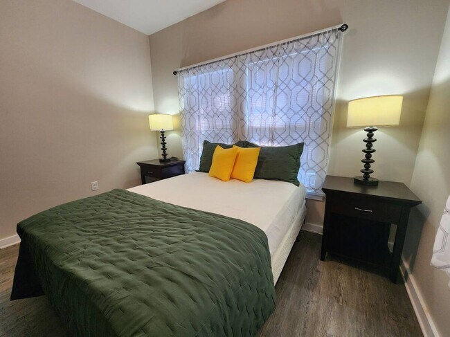 Building Photo - Honey Hive