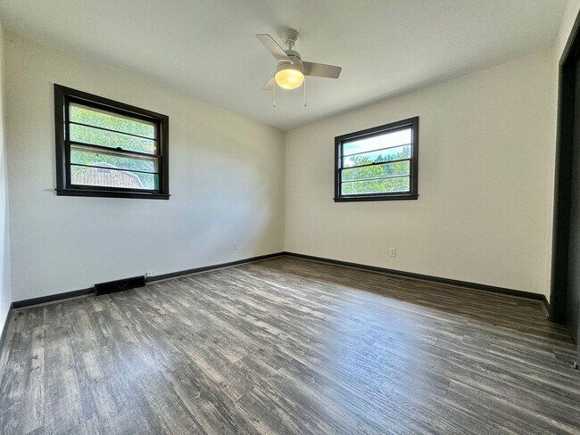 Building Photo - 2256 S Berrys Chapel Rd