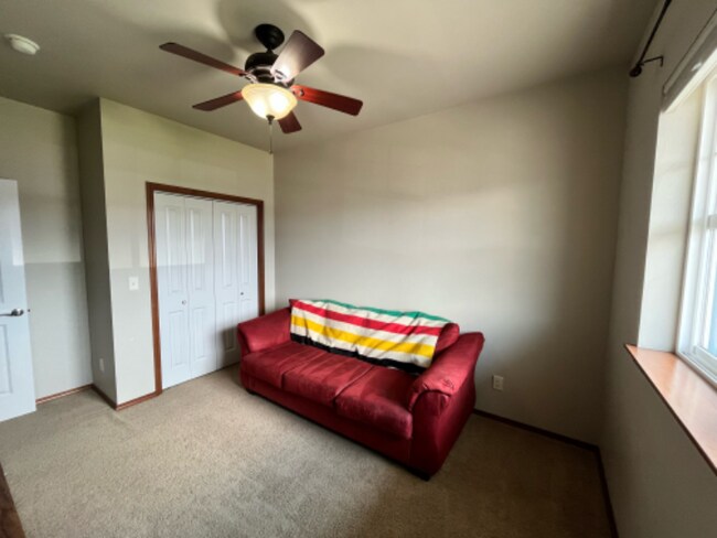 Building Photo - Modern 3 Bed | 2.5 Bath Condo in Prime Loc...