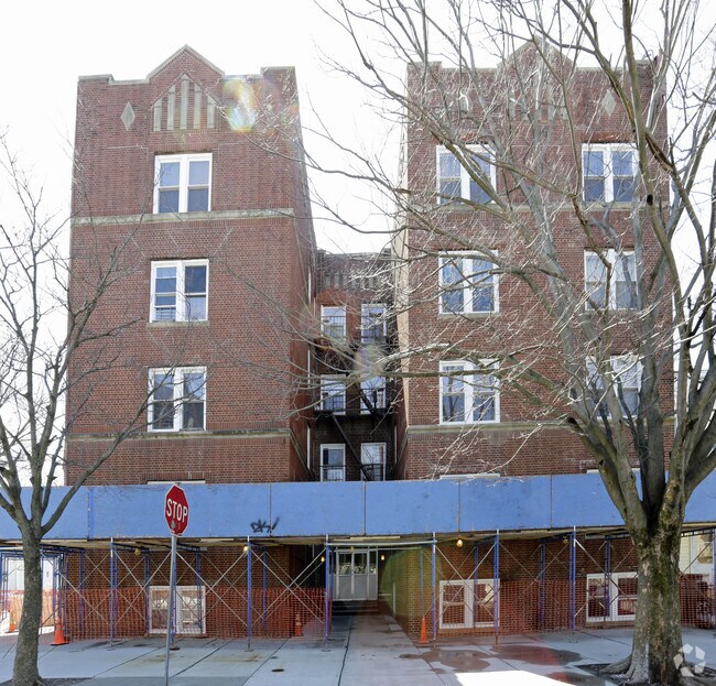 Building Photo - 49 Waverly St