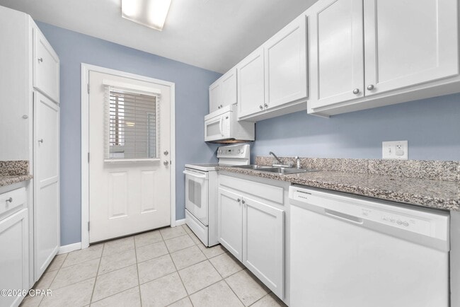 Building Photo - 2100 W Beach Dr