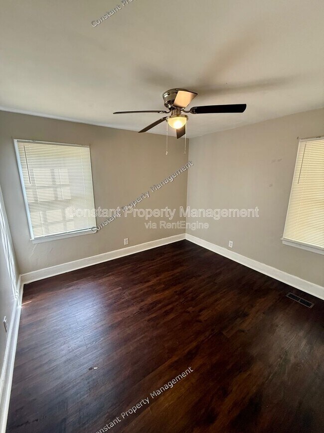 Building Photo - 1533 Engle Dr