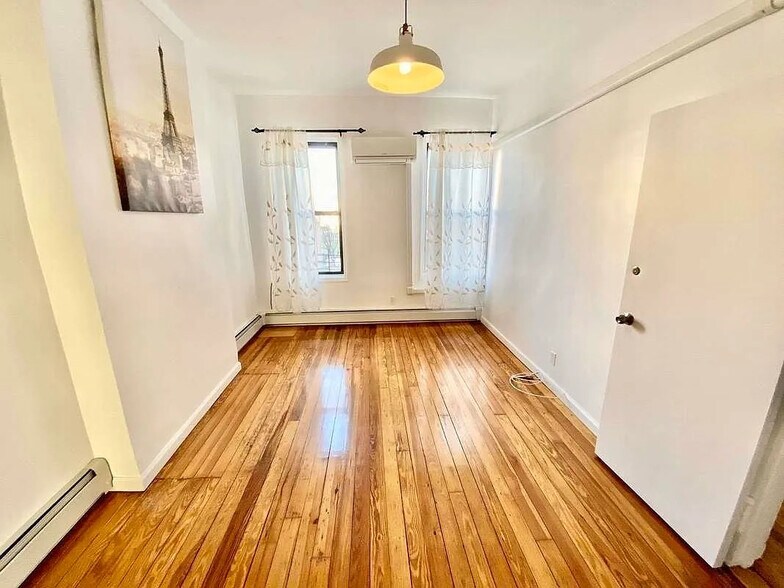 Building Photo - 53 6th Ave