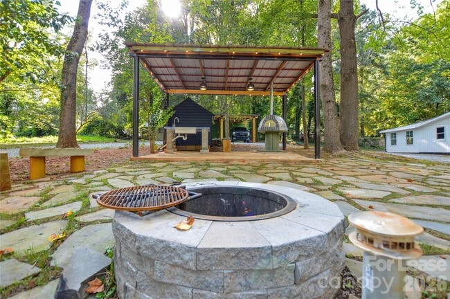 Building Photo - 5821 Hornet Dr