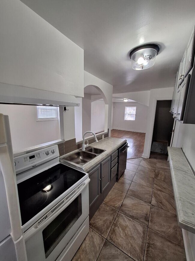 Building Photo - 4801 Beaufort Ave