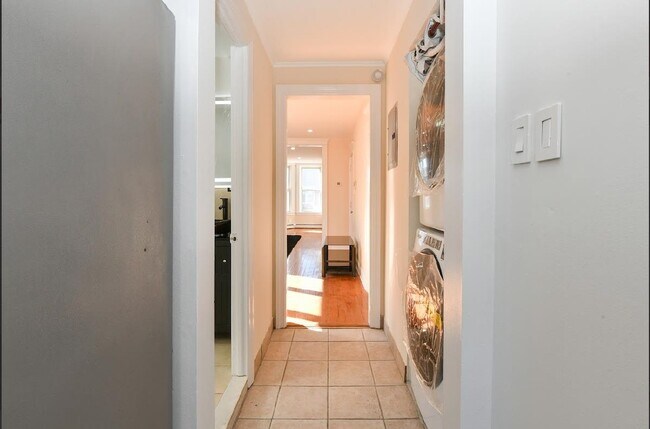 Building Photo - 1402 8th St