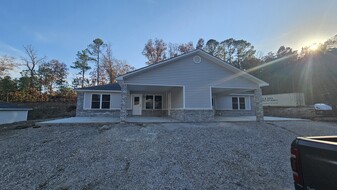 Building Photo - 210 White Eagle Trl