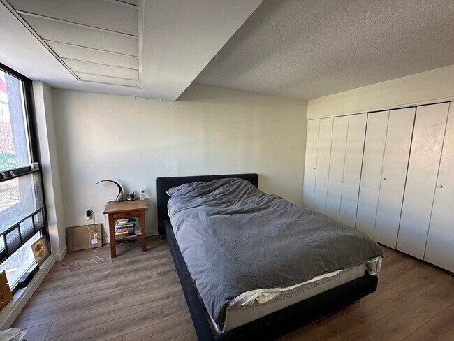 Building Photo - 566 Commonwealth Ave