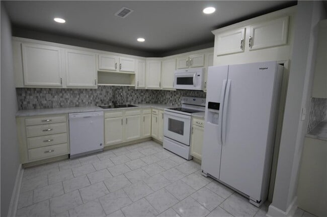 Building Photo - 3212 Topaz Ln SW