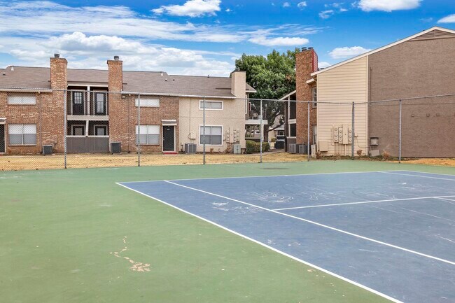 Building Photo - 1919 W Tarrant Rd