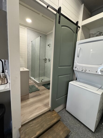 Full Bathroom - 729 Highway 314