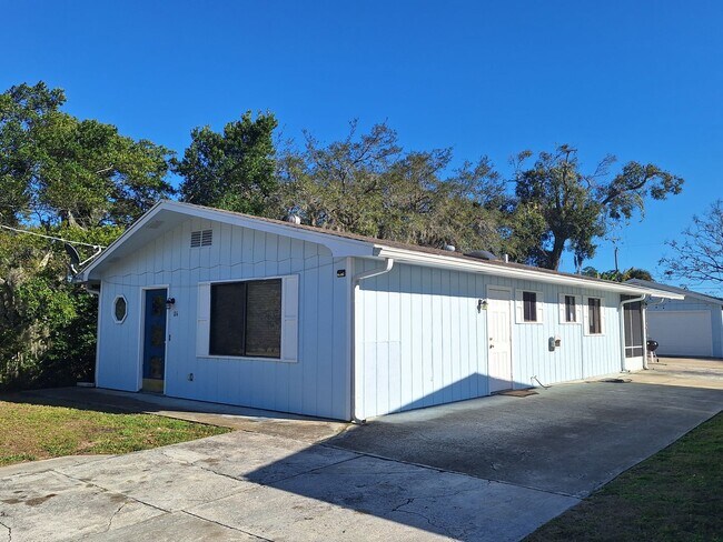 Building Photo - BETWEEN US1 & RIVER 2BR2BA FOR RENT