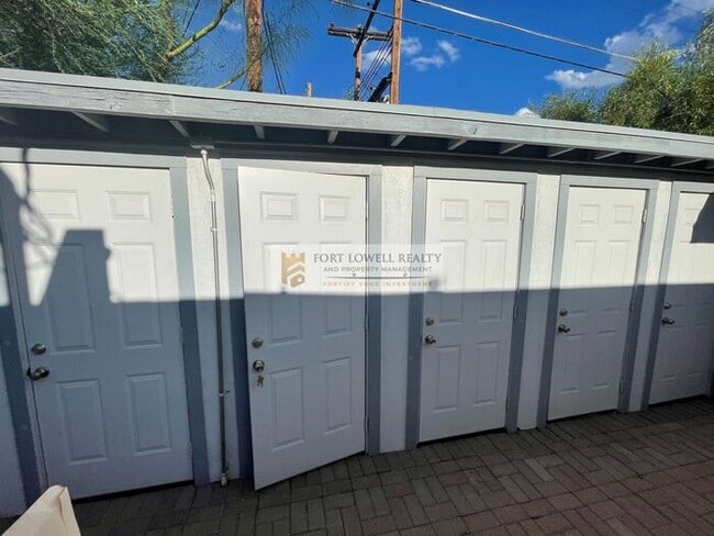 Building Photo - Charming 1 Bed/1 Bath – Near U of A & Down...