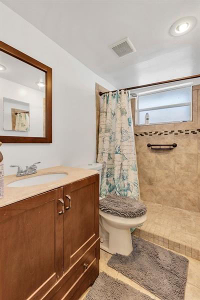 Building Photo - 6850 Royal Palm Blvd