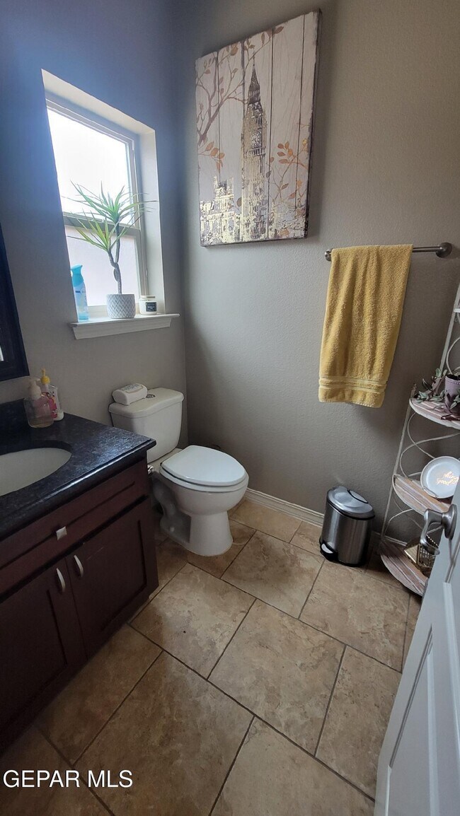 Building Photo - 3880 Loma Brisa Dr