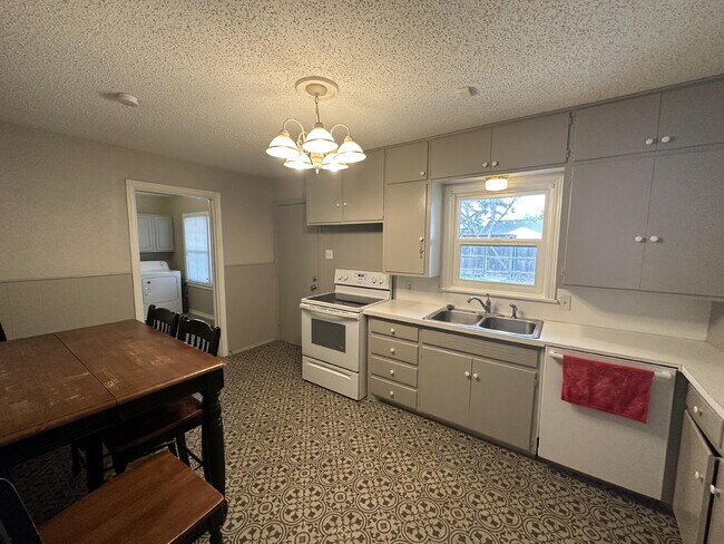 Building Photo - 3214 32nd St