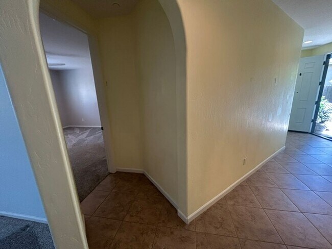 Building Photo - 3605 W Delta Ave