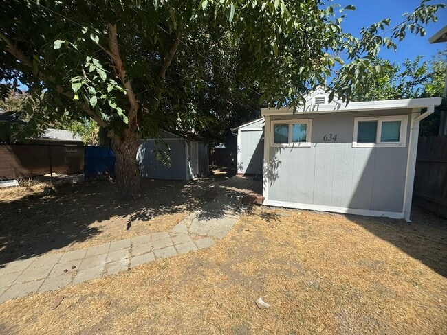 Building Photo - 1 Bedroom 1 Bath Home with a Large Outdoor...